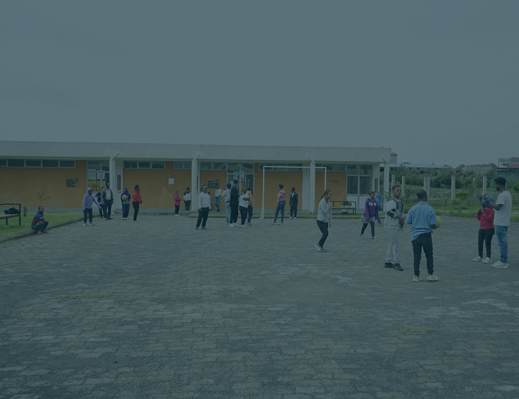 دعم المدارس المحتاجة <br>(خارج المملكة)